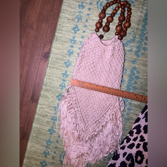 Cream boho crochet summer bag with wooden detail handle. 🏝️ ☀️ - Picture 5 of 6